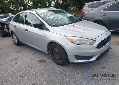 2016 Ford Focus S z USA, uszkodzony, nr VIN 1FADP3E22GL366114